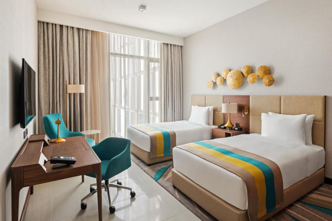 Holiday Inn Dubai Al-Maktoum Airport By Ihg Exterior photo